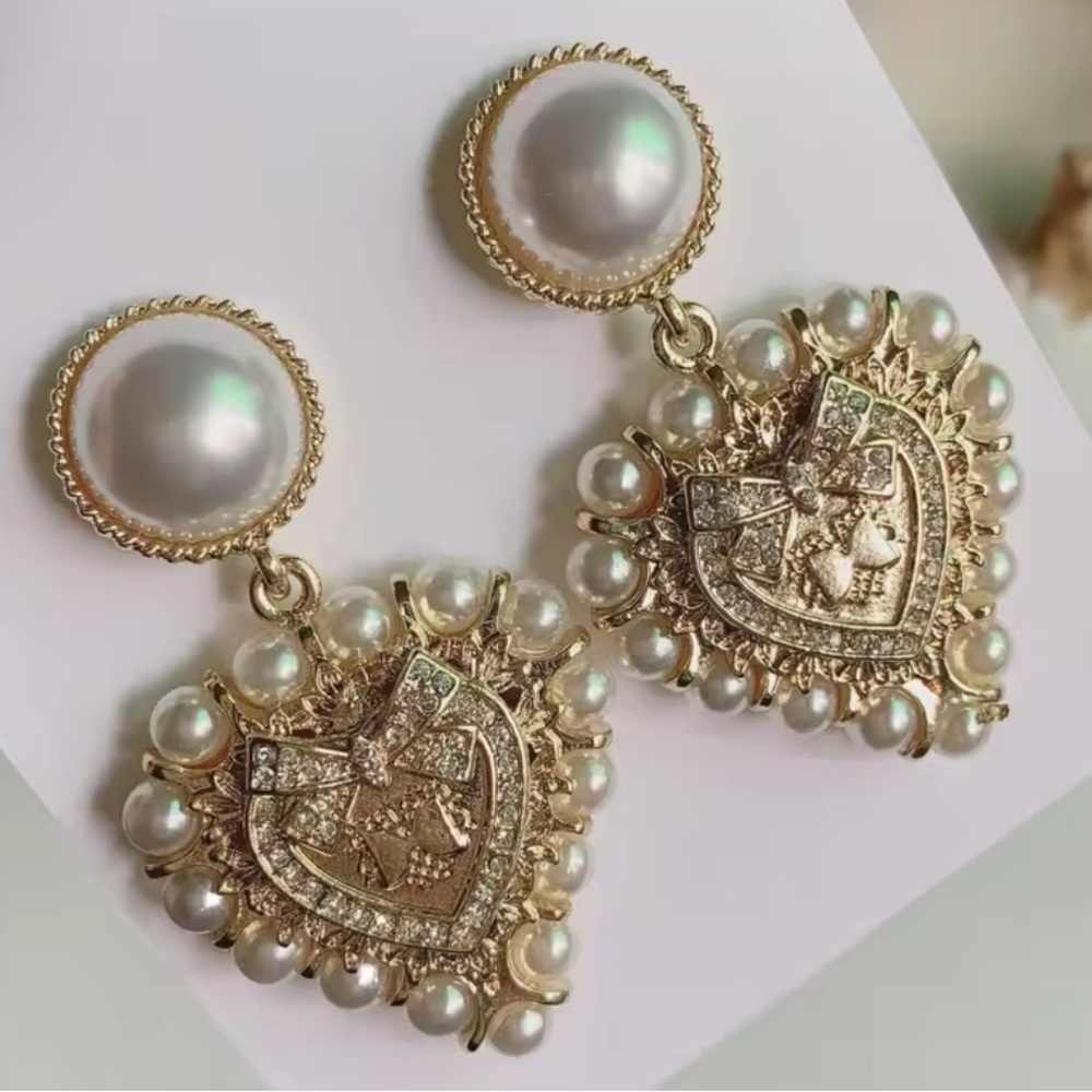 Baroque Pearl Heart Gold Earrings